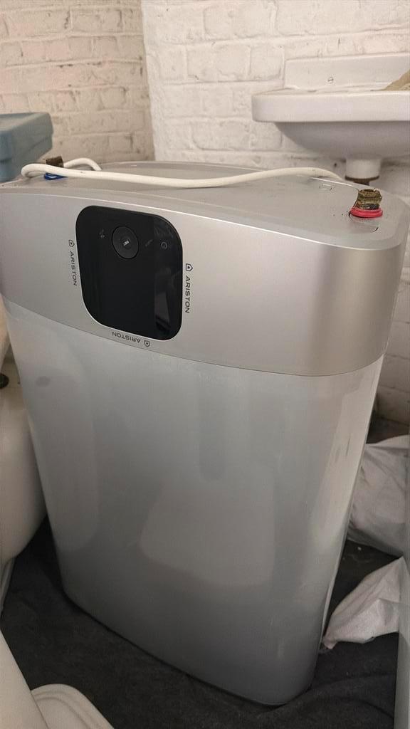 Chauffe-eau électrique ARISTON VLS EVO DRY 50 EU (50L), Bricolage & Construction, Chauffe-eau & Boilers, Comme neuf, Chauffe-eau