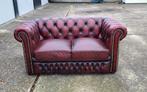 Mooie 2 zits Chesterfield bank in de kleur oxblood red, Huis en Inrichting, Ophalen, Gebruikt, Chesterfield, mancave, vintage, oxblood