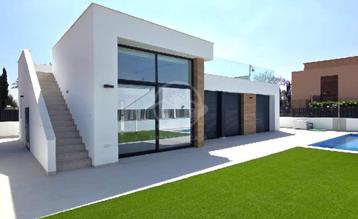 Fantastische luxe villa met prachtig bergzicht beschikbaar voor biedingen