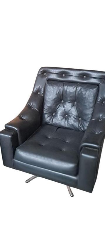 Vintage relaxzetels beschikbaar voor biedingen