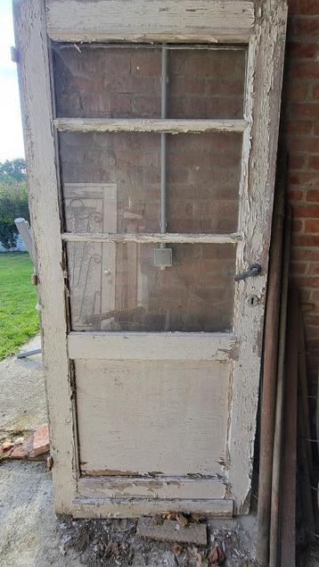 Houten deur beschikbaar voor biedingen