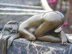 Naakte vrouw die in haar bronzen haar slaapt, gesigneerd, Antiek en Kunst, Ophalen, Brons