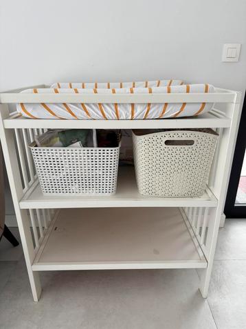 Veelgebruikte verschoningstafel beschikbaar voor biedingen