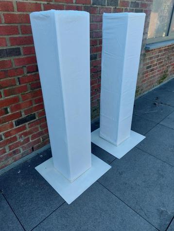 paire de totems de 1.5 m de haut - beschikbaar voor biedingen