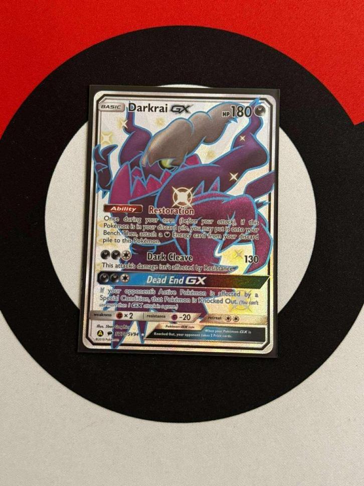 Pokémon - Hidden Fates - Darkrai GX (SV70/SV94) - NM, Hobby en Vrije tijd, Verzamelkaartspellen | Pokémon, Zo goed als nieuw, Losse kaart