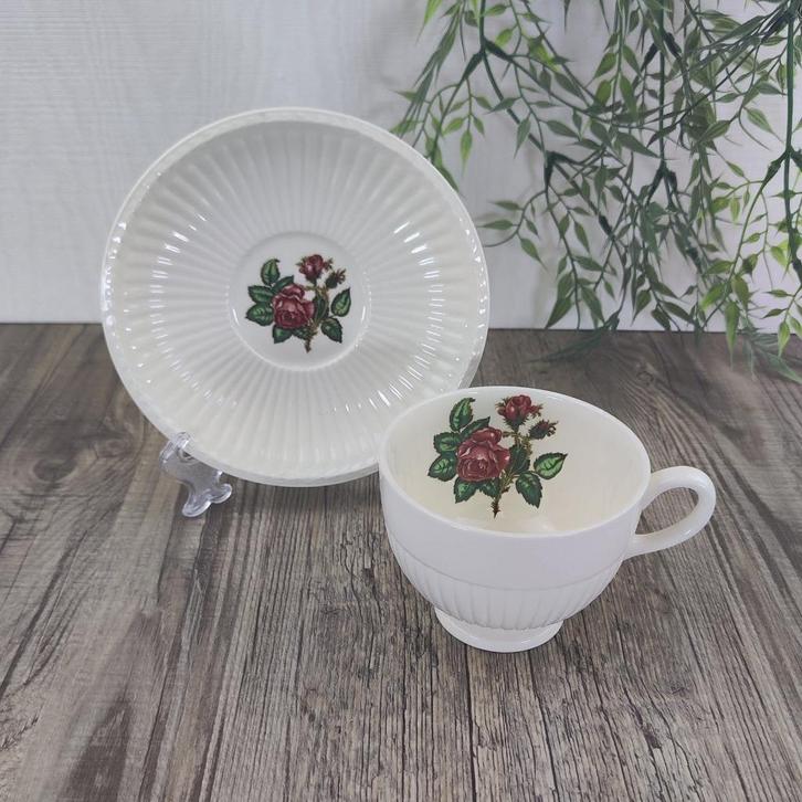 Wedgwood Moss Rose Theekop & schotel 9cm, Antiek en Kunst, Antiek | Servies los, Ophalen of Verzenden