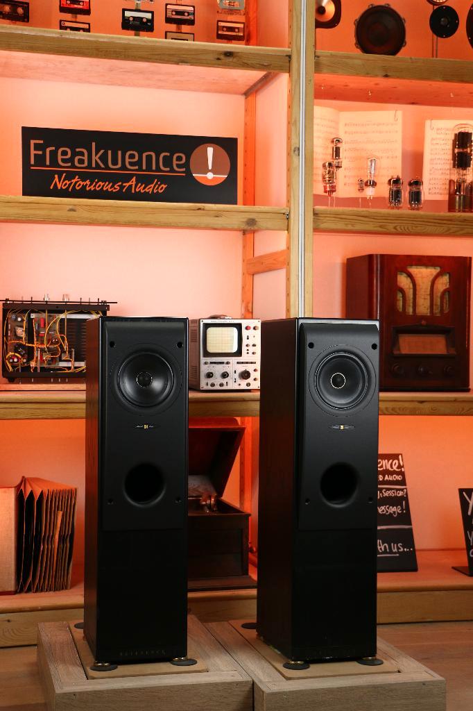 KEF Reference Model One TRADE.INRUIL Ja, wie is er nu gek?, TV, Hi-fi & Vidéo, Enceintes, Comme neuf, Enlèvement ou Envoi