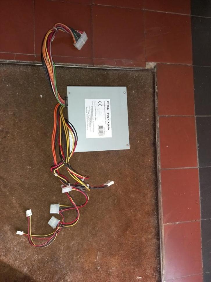 Verschillende voedingen pc, Computers en Software, Interne voedingen, Zo goed als nieuw, Ophalen