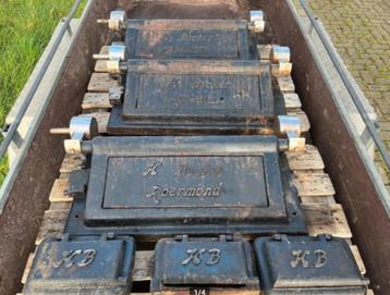 Antieke bakoven front, bakkers beschikbaar voor biedingen