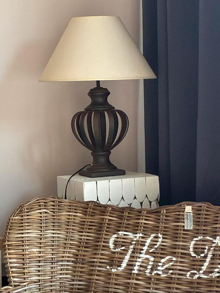 Dure klasvolle sjieke lampedaire als nieuw mee bronse poot, Huis en Inrichting, Lampen | Lampenkappen, Zo goed als nieuw, Ophalen
