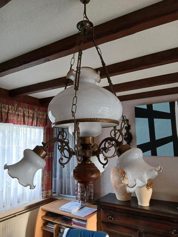 Luchter met 3 witte glazen lampekapjes en centrale lamp, Huis en Inrichting, Lampen | Kroonluchters, Gebruikt, Glas, Ophalen