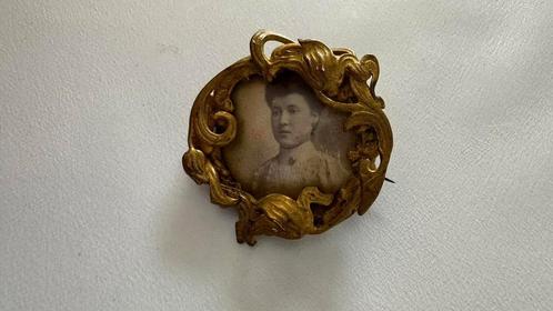 Broche ancienne  avec photo doré, Handtassen en Accessoires, Broches, Zo goed als nieuw, Ophalen of Verzenden