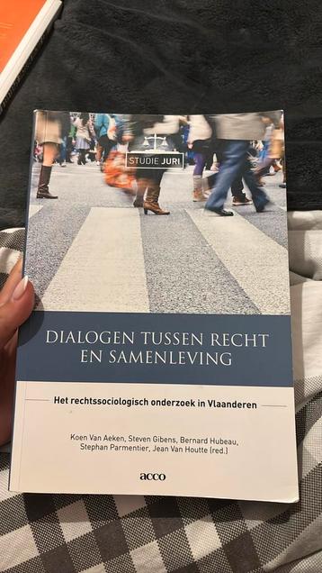 Dialogen tussen recht en samenleving - Bernard Hubeau beschikbaar voor biedingen