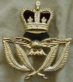 Beret Badge, Warrant Officer - Queens Crown, RAF, 1980s.(1), Verzamelen, Ophalen of Verzenden, Luchtmacht, Helm of Baret