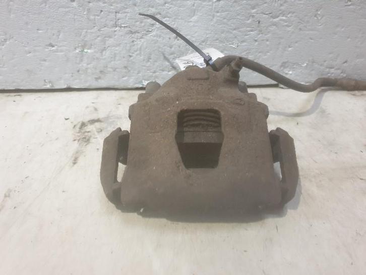 REMKLAUW RECHTS VOOR Ford Sierra I (01-1982/02-1987), Auto-onderdelen, Remmen en Aandrijving, Ford, Gebruikt