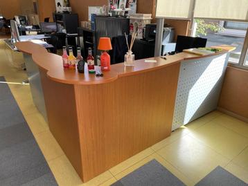 bureau beschikbaar voor biedingen