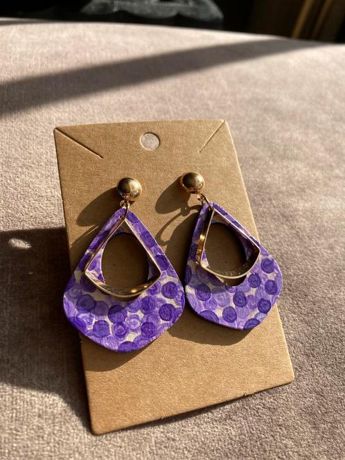 Handbeschilderde Oorbellen Lila La💜, Handtassen en Accessoires, Oorbellen, Nieuw, Knopjes of Stekers, Overige materialen, Paars