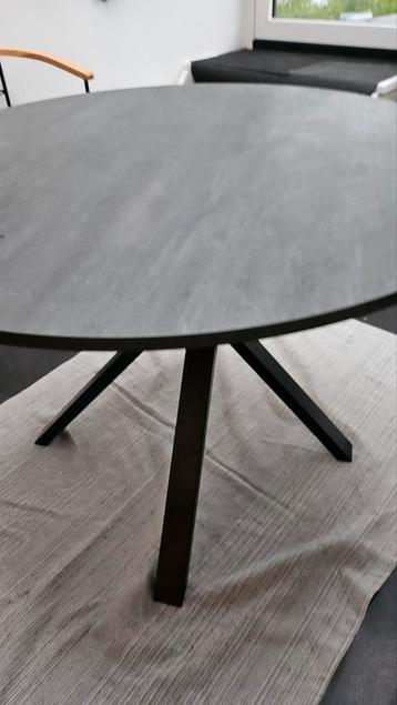 Table ronde, Enlèvement, Comme neuf