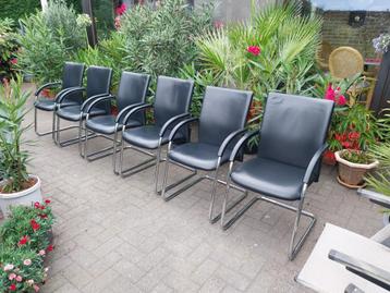 Set van 6 lederen.stoelen beschikbaar voor biedingen