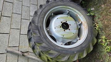 2 tractorwielen Continental 12,4/11-32 6 gaats meeneemprijs beschikbaar voor biedingen