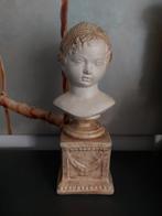 Tête en pierre sur pilier, Antiquités & Art, Antiquités | Céramique & Poterie, Enlèvement ou Envoi