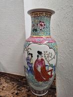 Chinese vaas, hoogte 26 cm met stempel, zie onderkant., Antiek en Kunst, Ophalen of Verzenden