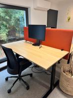 4 zit-sta bureaus + 3 oranje wanden – topstaat, Ophalen, Elektrisch, Zo goed als nieuw