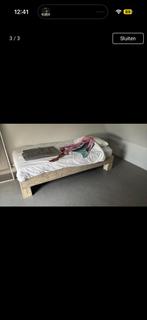 Bed, matras met lakens en dons, Huis en Inrichting, Ophalen, Zo goed als nieuw