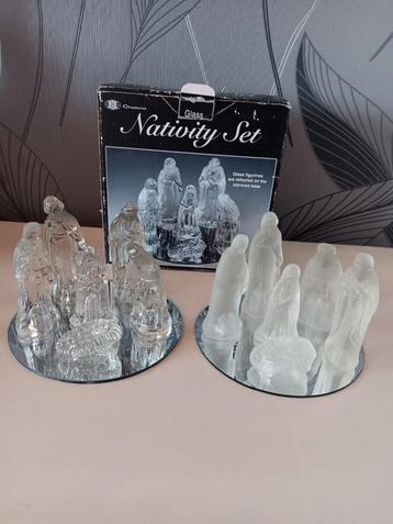 2 kerststalletjes in glas beschikbaar voor biedingen