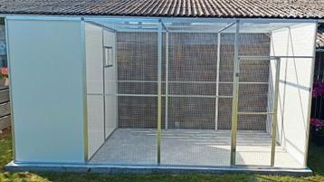 VOLIÈRE MET NACHTHOK  4 X 2 X 2 . ( NIEUW ) beschikbaar voor biedingen