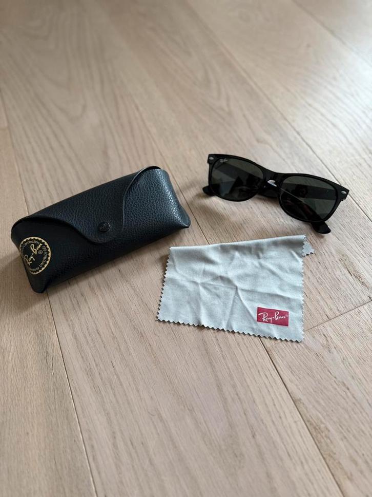 Lunettes de Soleil Ray-Ban New Wayfarer (RB2132) Élégantes, Handtassen en Accessoires, Zonnebrillen en Brillen | Heren, Zo goed als nieuw
