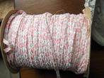 1 grosse bobine de galon rose et blanc satiné,largeur 1 cm.€, Enlèvement ou Envoi, Neuf