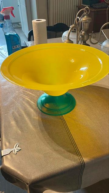 decoratieve glazen schaal beschikbaar voor biedingen