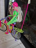 Barbie + vélo + tringle, très bon état, Enlèvement ou Envoi, Comme neuf, Barbie