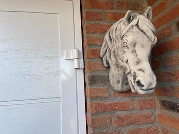 Stenen Paardenhoofd , nieuw beschikbaar voor biedingen