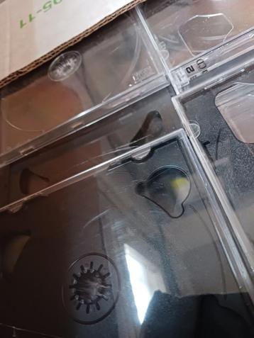 Gratis lege cd doosjes disponible aux enchères