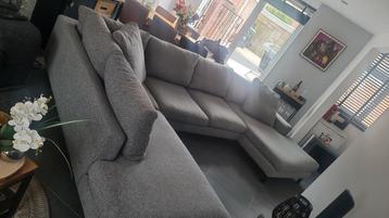 Mooie U bank 240x360x170 beschikbaar voor biedingen