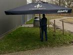 Donkerblauwe parasols 3x3m met betonnen voet, Tuin en Terras, Parasols, Ophalen, Gebruikt, 3 tot 4 meter, Stokparasol