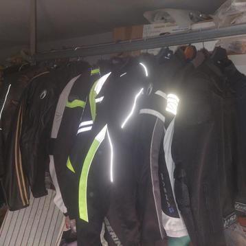 LOT VESTES MOTO CUIR POLYESTER CORDURA TT TAILLE ETC ... ! disponible aux enchères