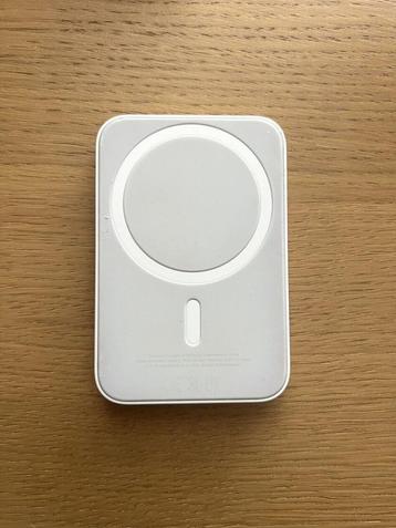 Apple MagSafe 5000mah portable powerbank beschikbaar voor biedingen