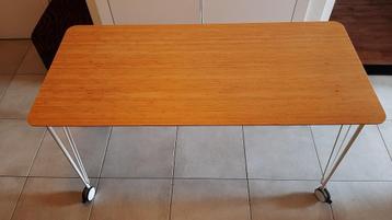 Bijzettafel / Bureau op wieltjes beschikbaar voor biedingen
