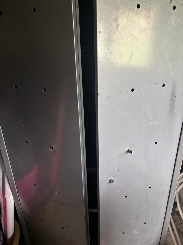 Armoire en métal, Enlèvement, Comme neuf