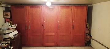 Muurkast van 3,5 m met 5 deuren beschikbaar voor biedingen