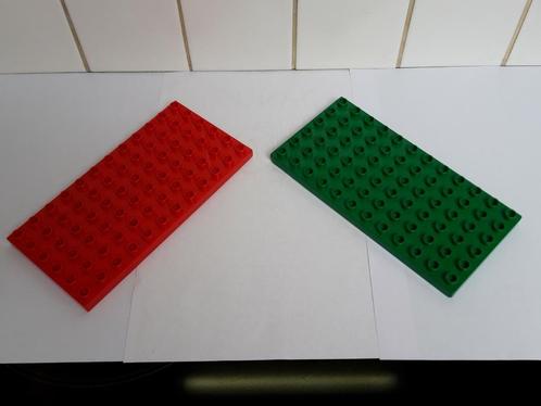 Duplo bouwplaat 6x12 rood/donkergroen, Kinderen en Baby's, Speelgoed | Duplo en Lego, Gebruikt, Duplo, Losse stenen, Ophalen of Verzenden
