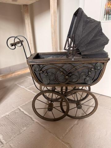 poussette de poupée ancienne, Enlèvement