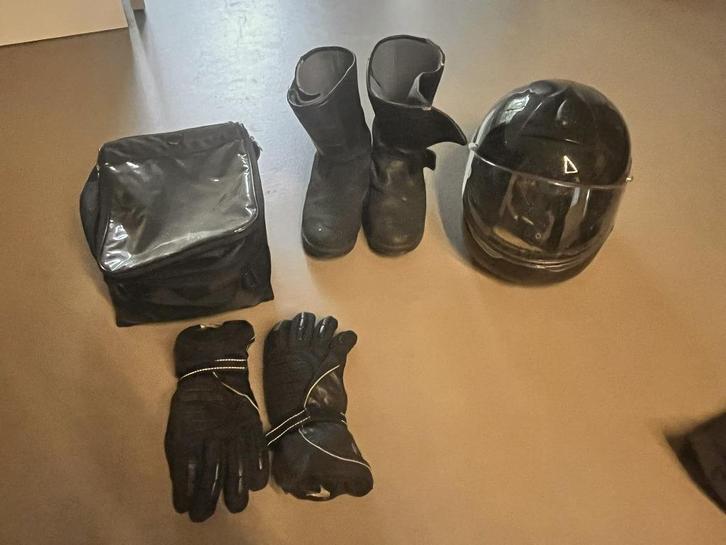 Moto Uitrusting (volledig), Motoren, Kleding | Motorhelmen, Heren, Systeemhelm, M, Overige merken, Tweedehands, Ophalen