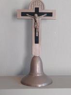 Art deco kruisbeeld op voet, Antiek en Kunst, Antiek | Religieuze voorwerpen, Ophalen of Verzenden