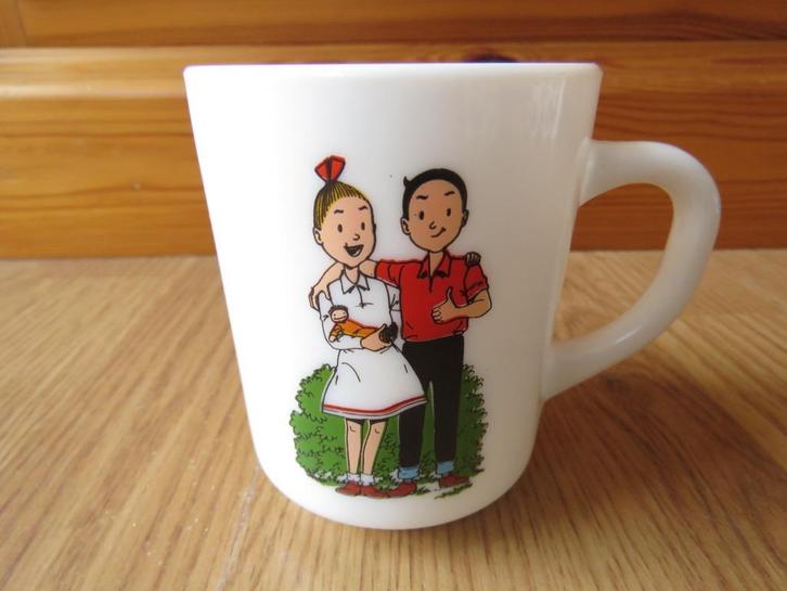 mug tasse Bob et Bobette Suske en Wiske en arcopal de 1995, Huis en Inrichting, Keuken | Servies, Zo goed als nieuw, Kop(pen) en/of Schotel(s)