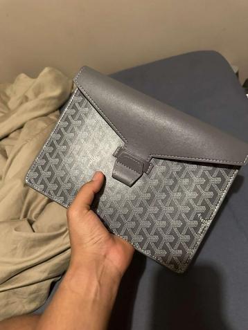Tassen te koop beschikbaar voor biedingen