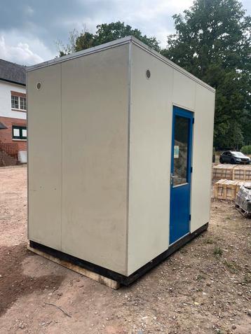 Wc unit op staal onder frame beschikbaar voor biedingen